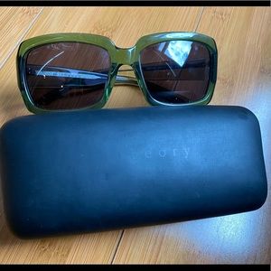 Women’s plastic green sunglasses